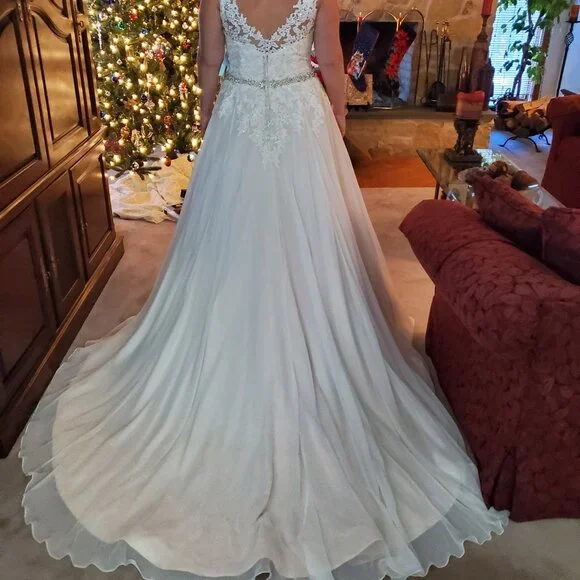 Morilee ~ Madeline Gardner Wedding Dress, Size 14, Ivory with Coco underlay